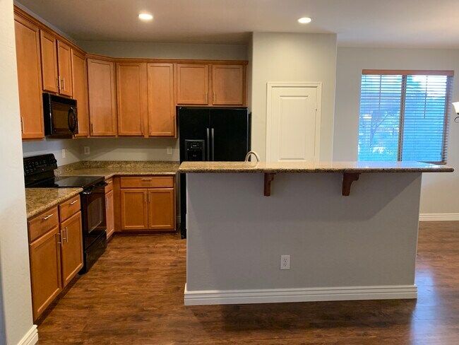 Building Photo - 1736 E Joseph Way