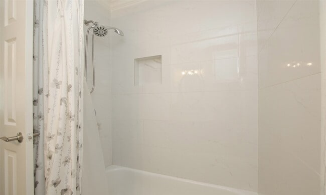 Building Photo - 4331 Marina St