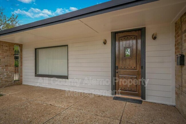 Building Photo - 211 Beechwood Ln