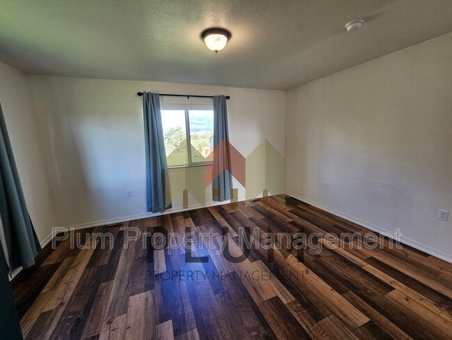 Building Photo - 522 Diane Ln