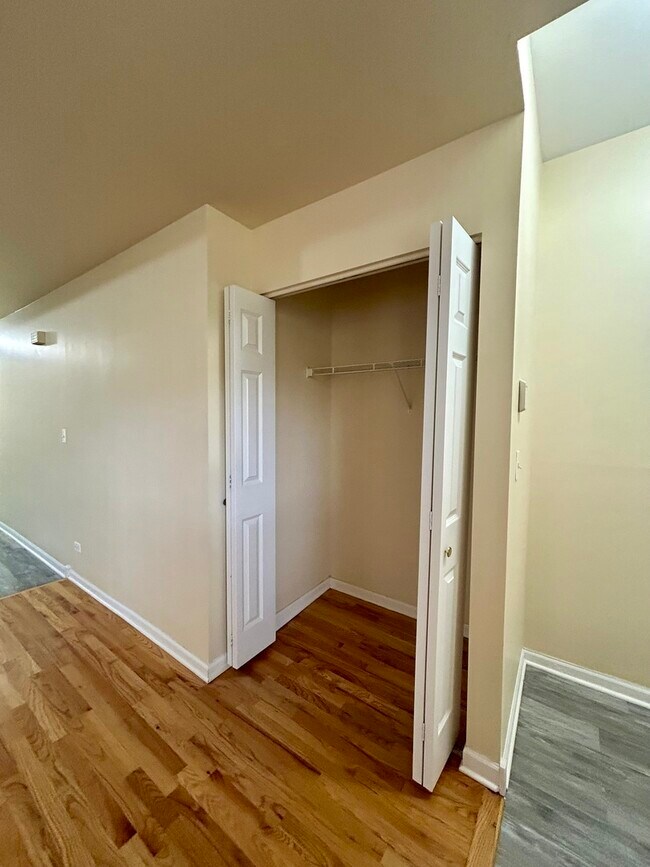 Building Photo - 1509 N Talman Ave