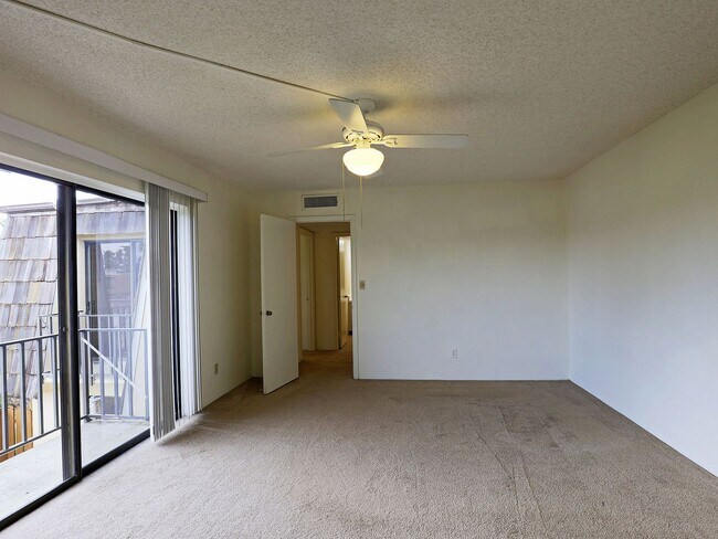 Building Photo - Parkwoods 5580-2