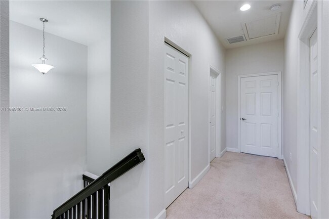 Building Photo - 16620 SW 42nd Terrace