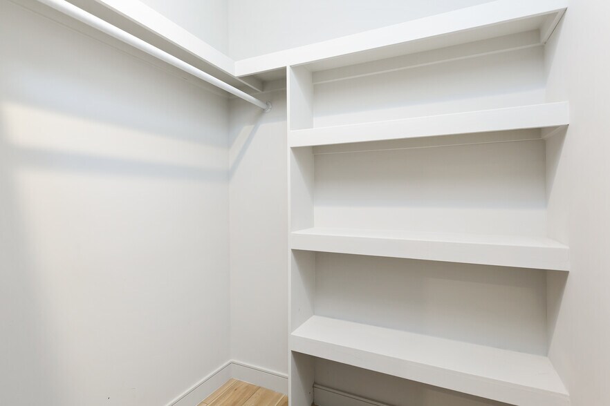 Building Photo - 1423 Ridge Way