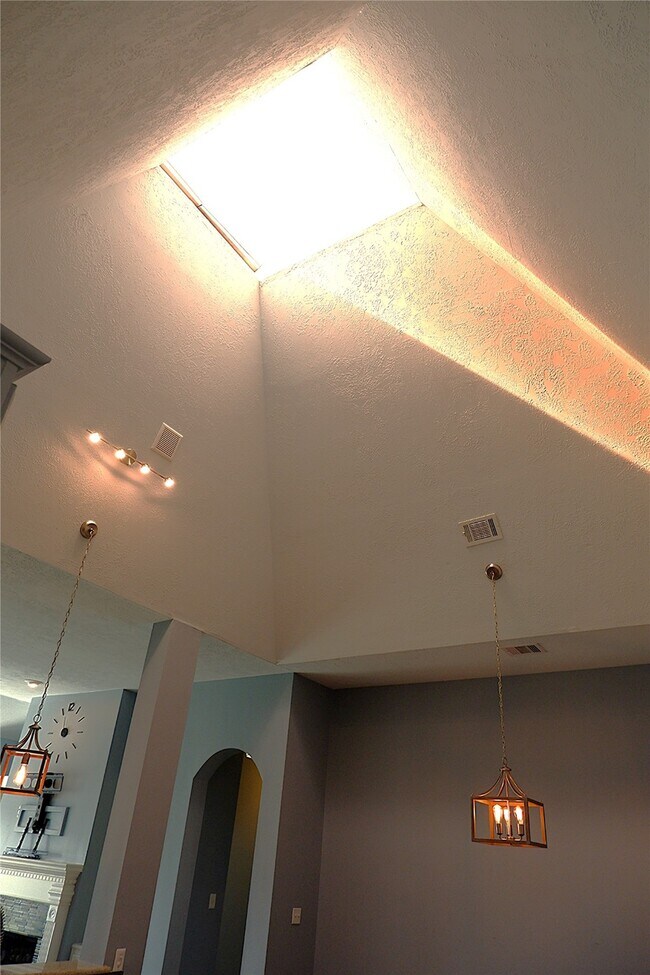 Building Photo - 2614 Parkbriar Ln