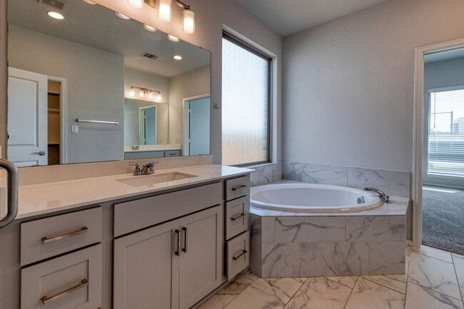 Building Photo - 125 Rangel Dr