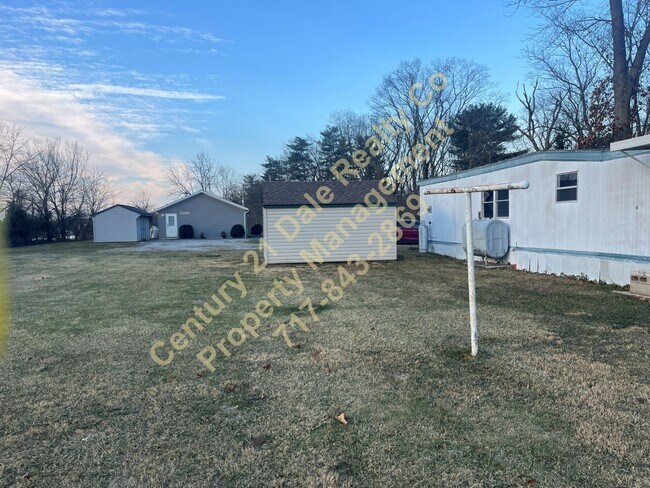 Building Photo - 2 Bedroom 1 Bath home in East Berlin