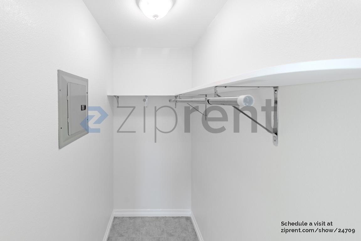 Building Photo - Unit