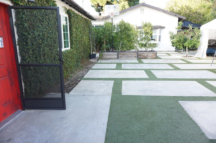 Building Photo - 14820 Devonshire St