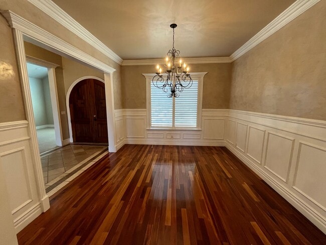Building Photo - Beautiful 5 Bedroom 4 Bathroom House in Ga...
