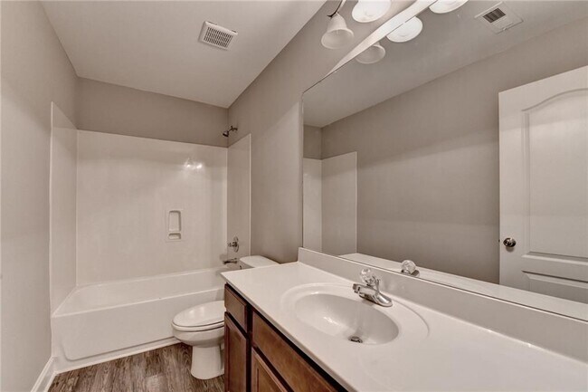 Building Photo - 812 Red Hart Ln