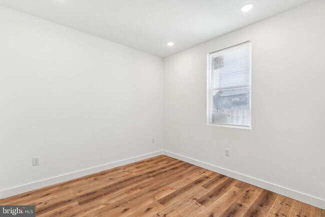 Building Photo - 415 W York St