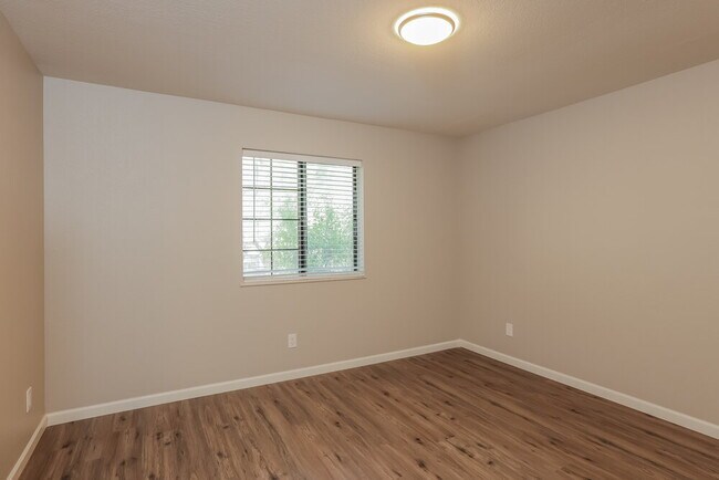 Building Photo - 14826 N Briarwood Dr