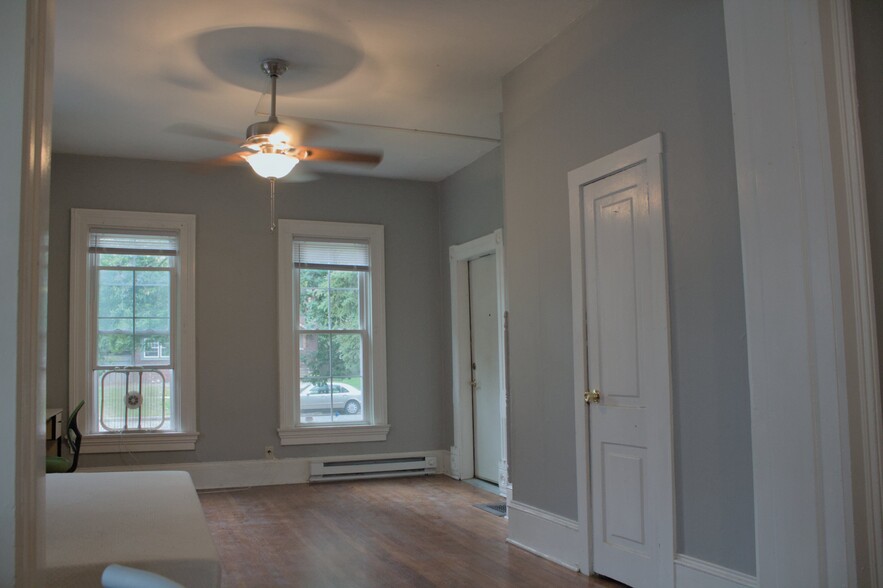 Building Photo - 304 W Columbia Ave
