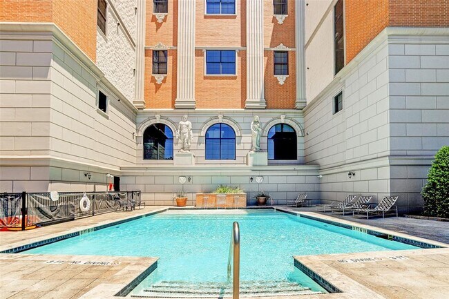 Building Photo - 1025 S Shepherd Dr
