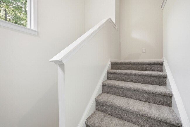 Building Photo - 120 Maplewood Ave