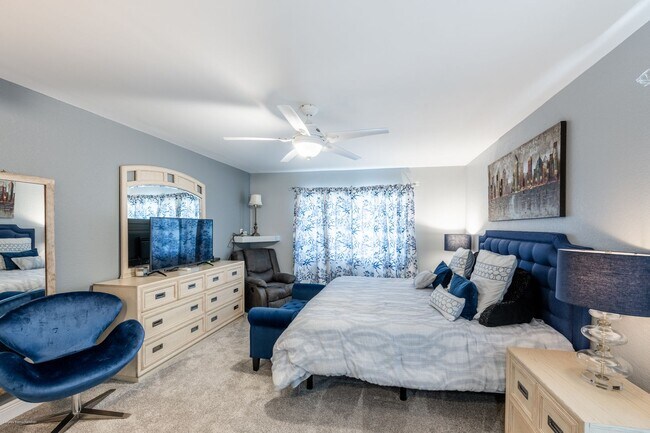 Building Photo - PRICE DROP!! FURNISHED ANNUAL RENTAL- WATERFRONT