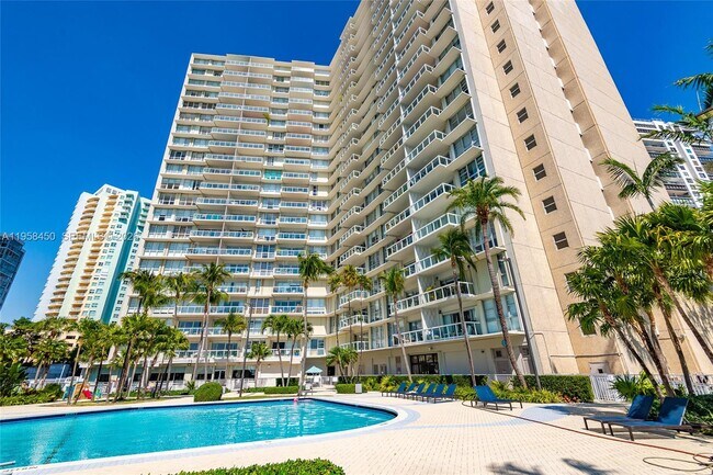 Building Photo - 2451 Brickell Ave