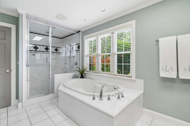 Building Photo - Charming Raleigh Retreat: 4-Bedroom Haven ...