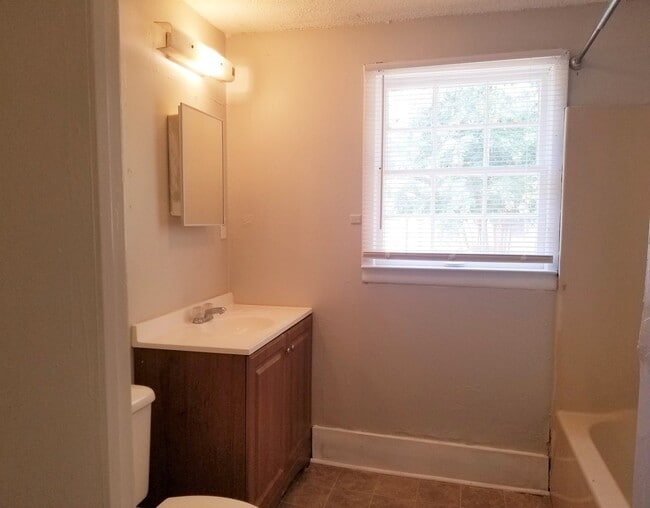 Building Photo - CHARMING TWO BEDROOM HOME MOVE-IN READY!!!