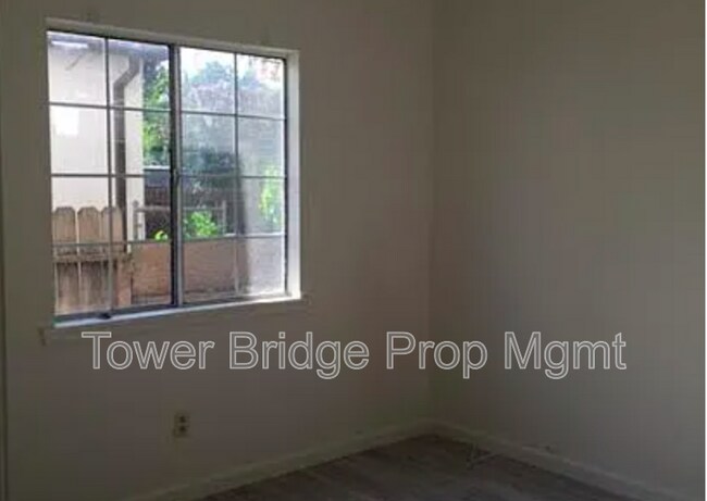 Building Photo - 2701 San Fernando Way