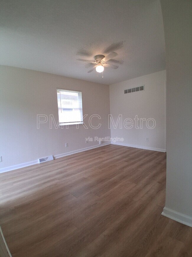 Building Photo - 5623 NE 51st St