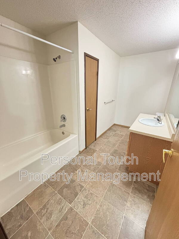 Building Photo - 415 22nd St E