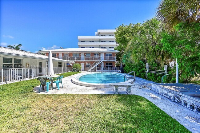 Building Photo - 3217 NE 11th St