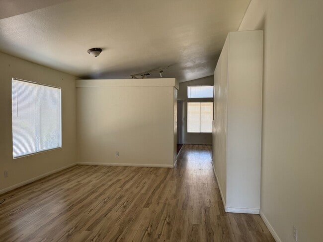 Building Photo - 3bd/2bath 1-story home!