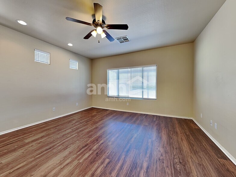 Building Photo - 683 S 221st Dr