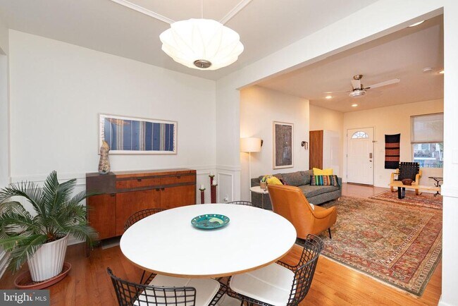 Building Photo - 456 Winona St