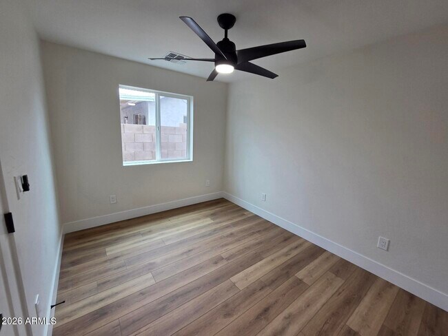 Building Photo - 824 N 11th Ave