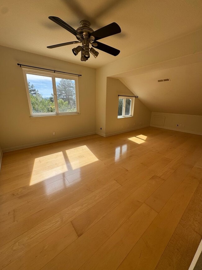 Building Photo - Comfort and Community in Thousand Oaks