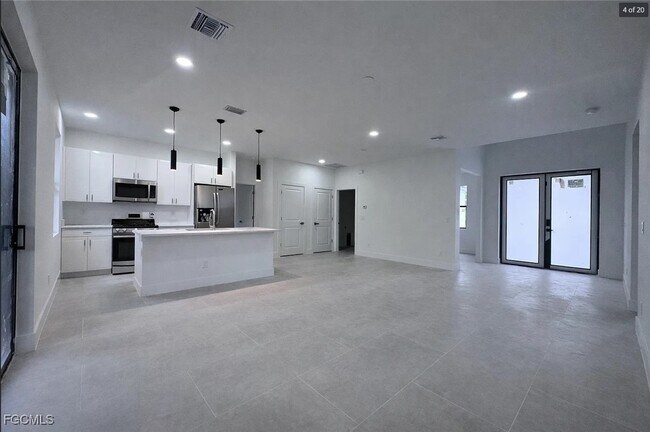 Building Photo - 3327 12th St W