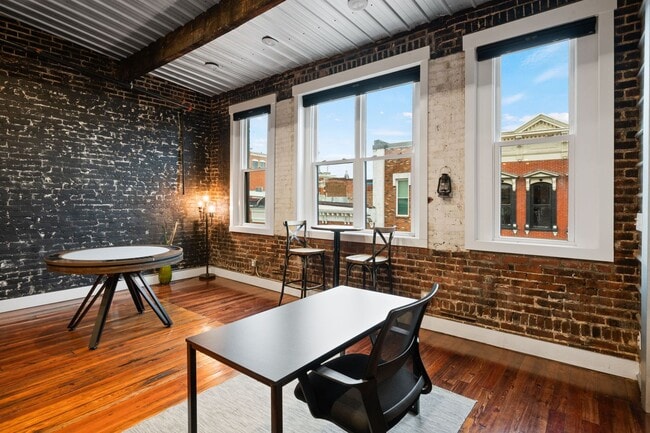 Building Photo - 124 Strawberry Alley