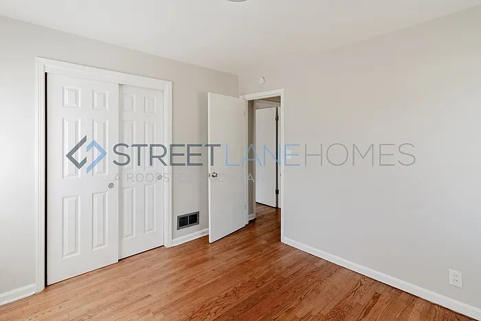 Building Photo - 831 Martinwood Rd