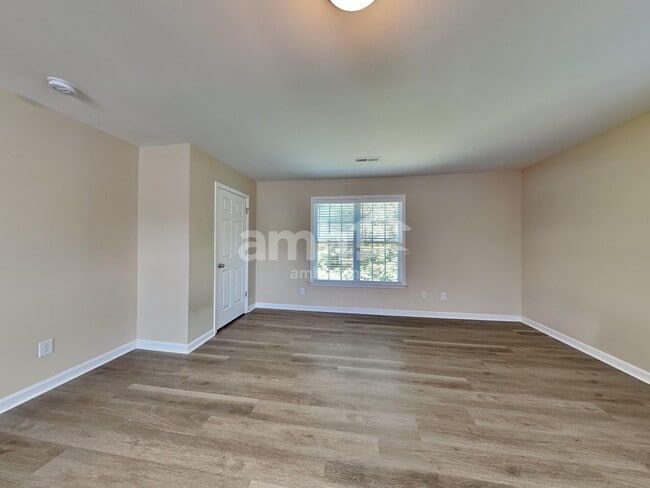 Building Photo - 34 Pamela Ln