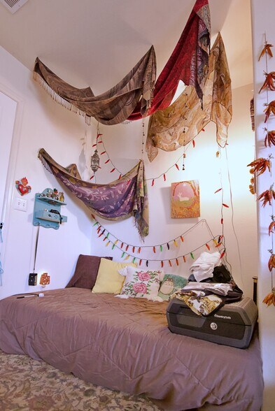 Master Bedroom: sitting nook - 903 Terry St