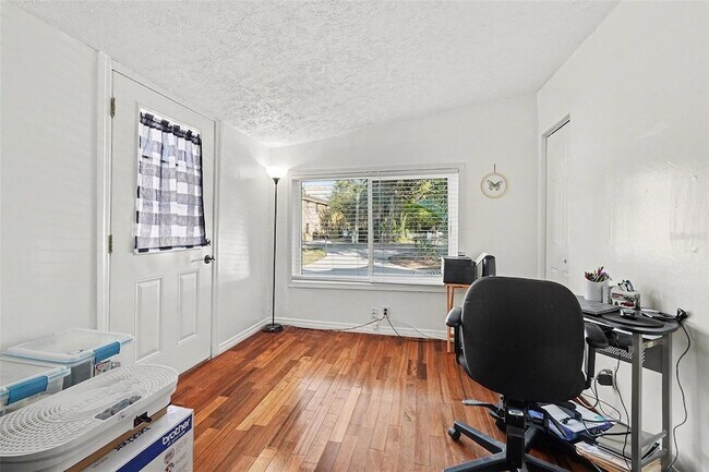 Building Photo - 6305 S MacDill Ave