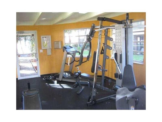 Building Photo - 770 SE 2nd Ave