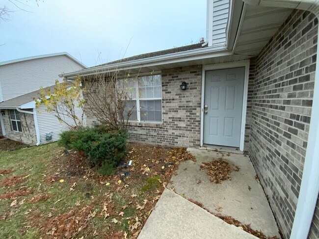 Primary Photo - 3570-3572 Prescott Dr