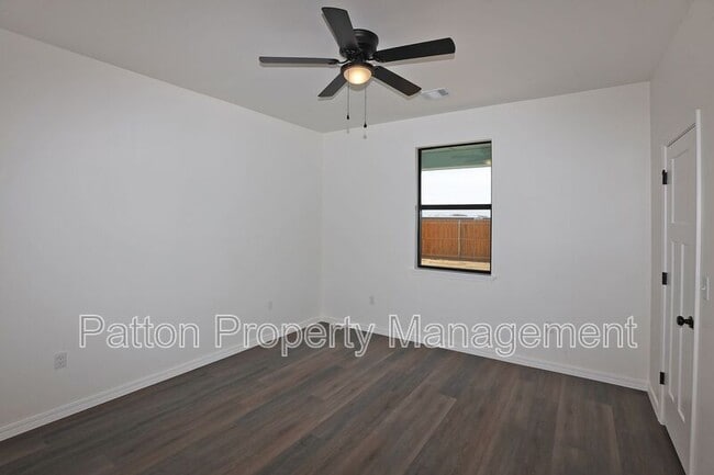 Building Photo - 13771 Periwinkle Dr