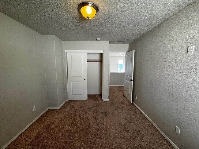 Building Photo - 8901 Eagle Hills Dr NW