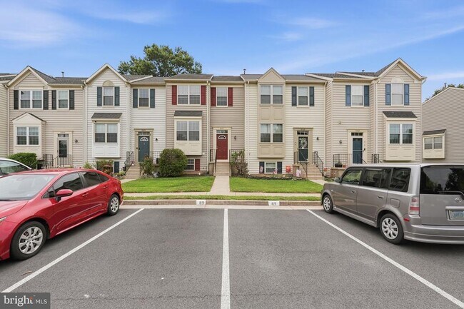 Building Photo - 9571 Tudor Oaks Dr