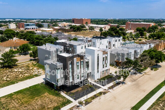Building Photo - 7930 Kennedy Hill Dr
