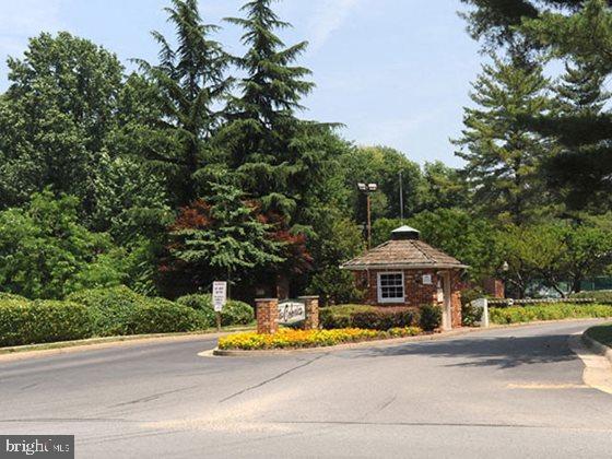 Building Photo - 7640 Provincial Dr