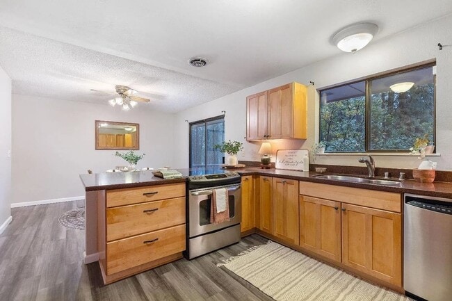 Building Photo - 358 Alpine Dr