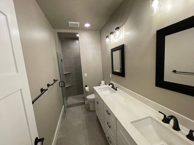 Building Photo - 2689 Blackbird Dr