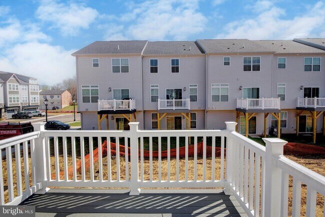 Building Photo - 29 Independence Ct