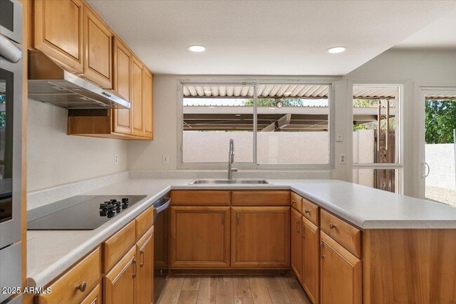 Building Photo - 7803 E Vernon Ave